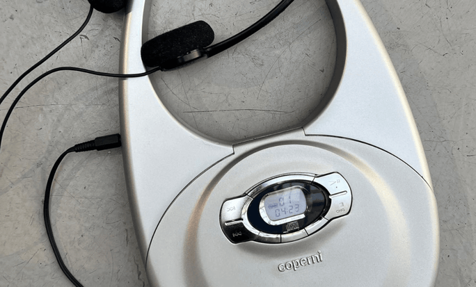 fw23: Coperni and the ever-changing world of Swipe bags