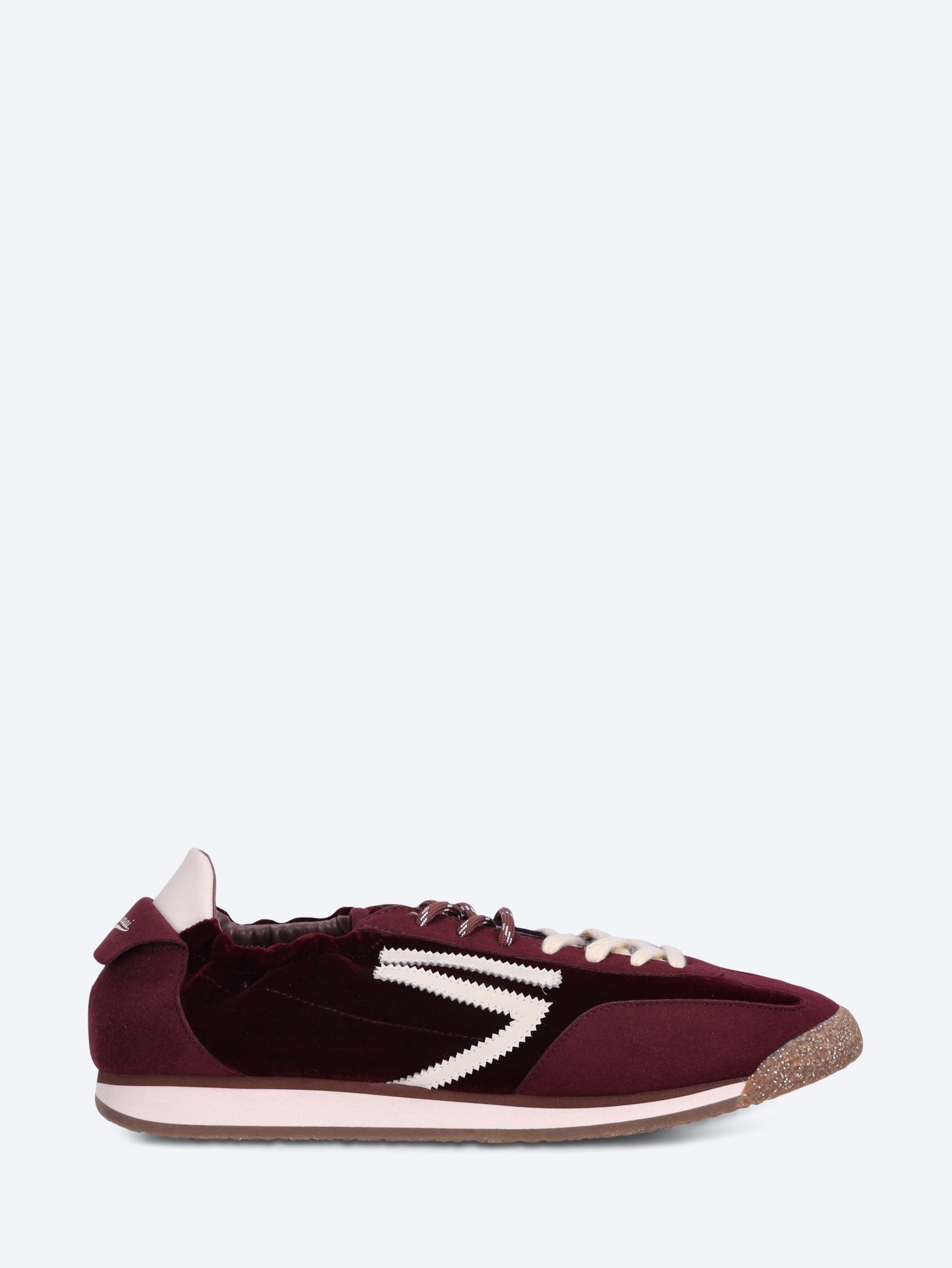 6.02 Panther-Wein-Sneaker 1