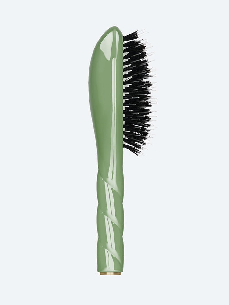 N.02 THE ESSENTIAL BABY BRUSH ALMOND GREEN 2