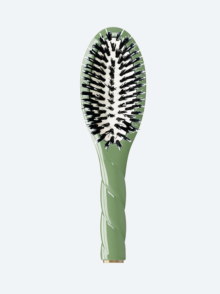 N.02 THE ESSENTIAL BABY BRUSH ALMOND GREEN 1