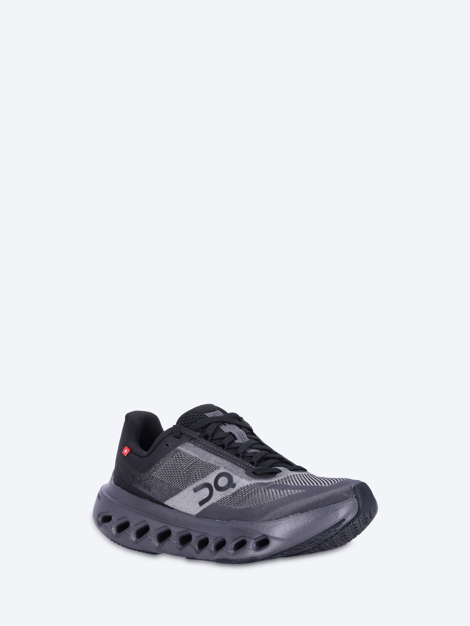 Cloudsurfer Next 1 mit Turnschuhen 2