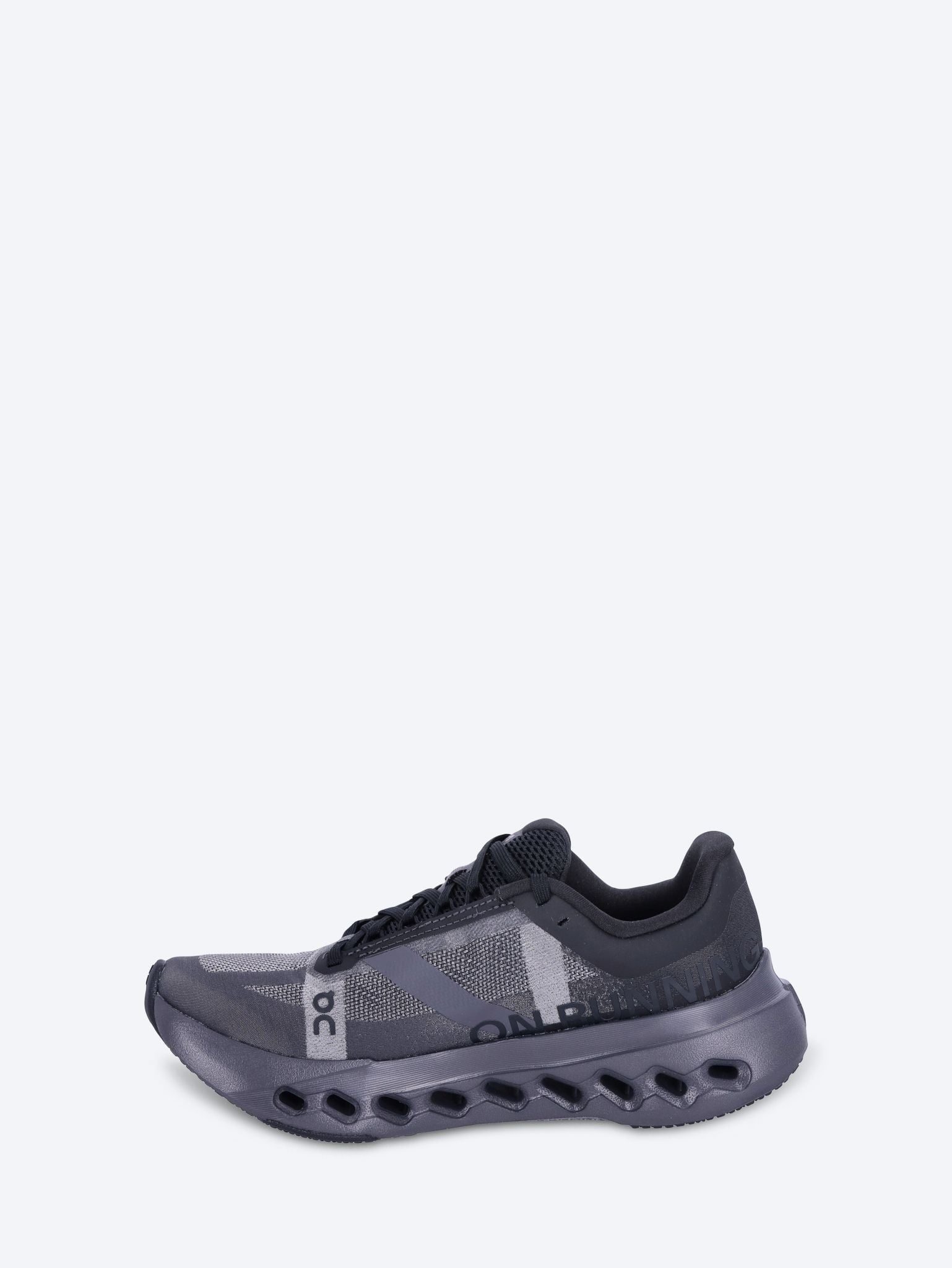 Cloudsurfer Next 1 mit Turnschuhen 4