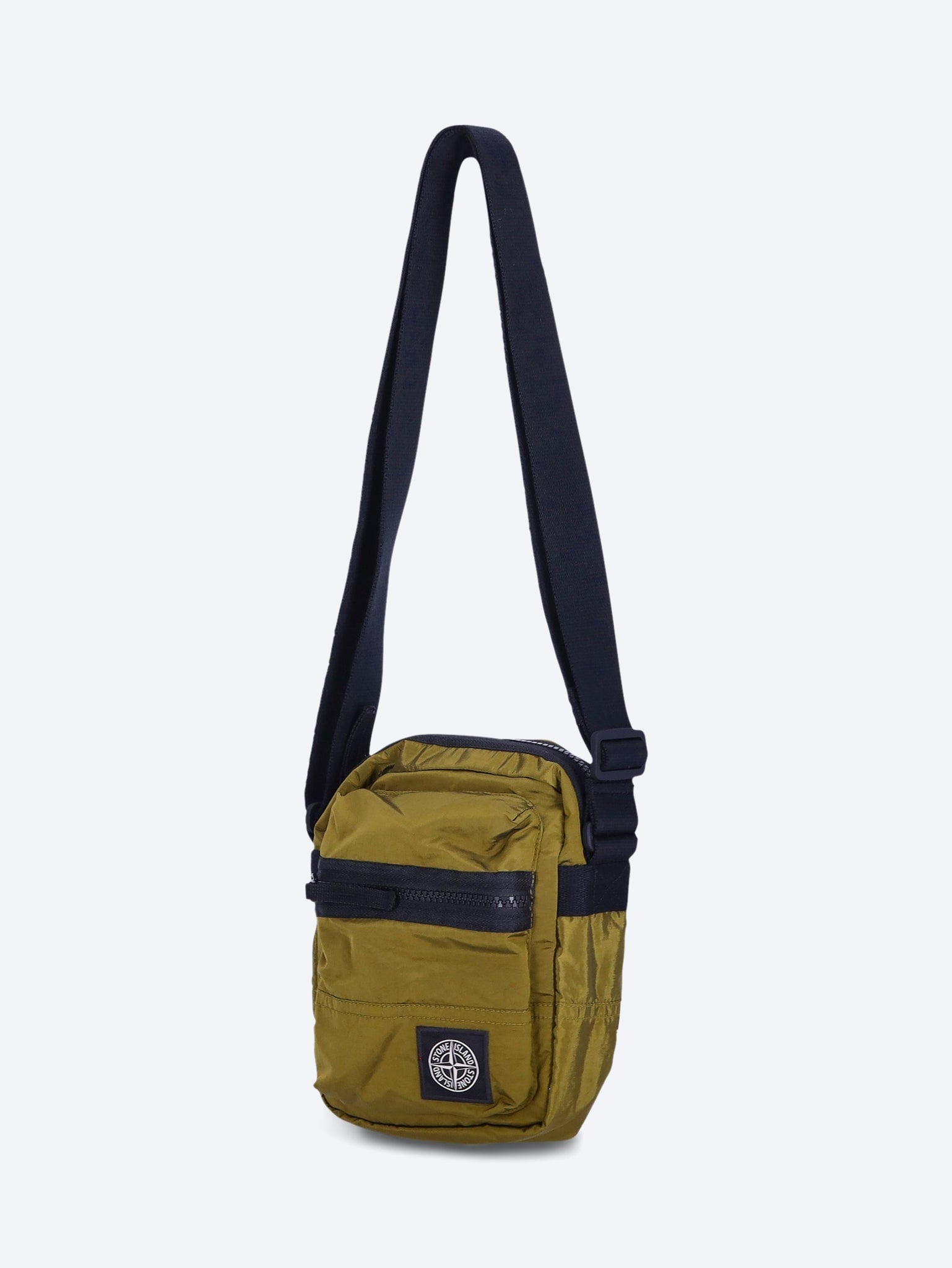Umhängetasche aus beschichtetem Nylon und Metall 2