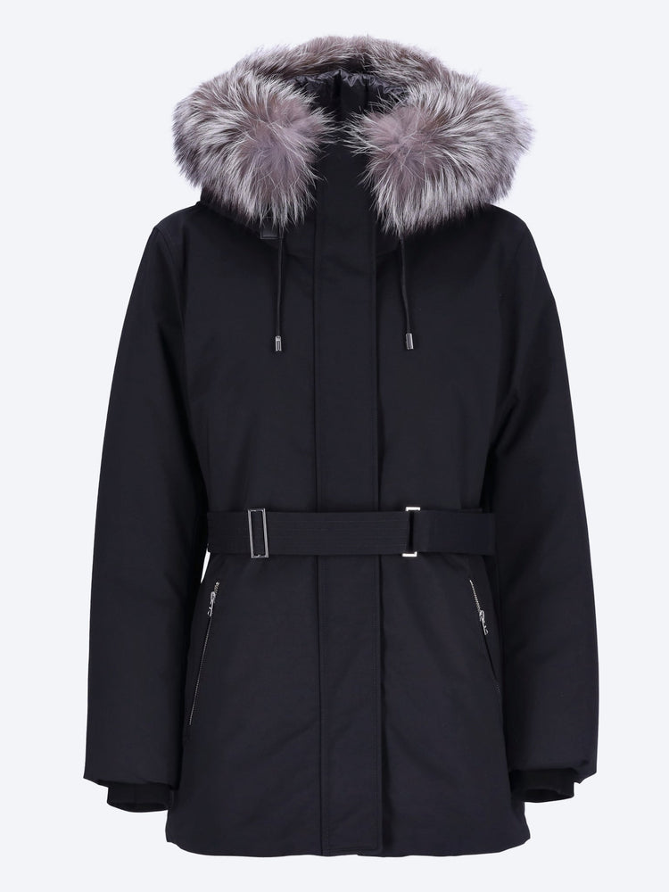 Jeni-x avec manteau de fourrure à renard 1