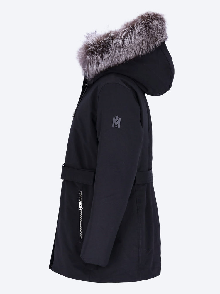 Jeni-x avec manteau de fourrure à renard 2