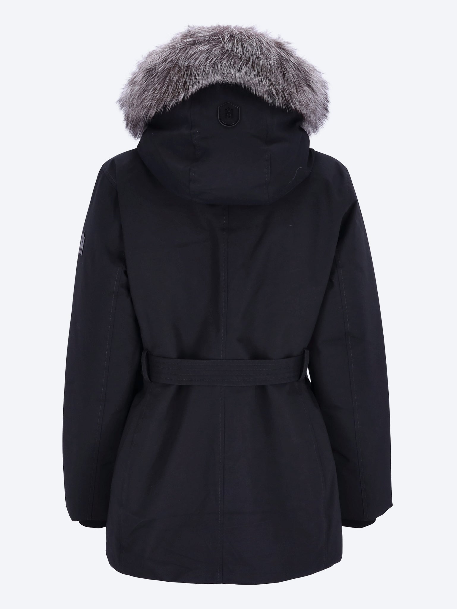 Jeni-x avec manteau de fourrure à renard 3