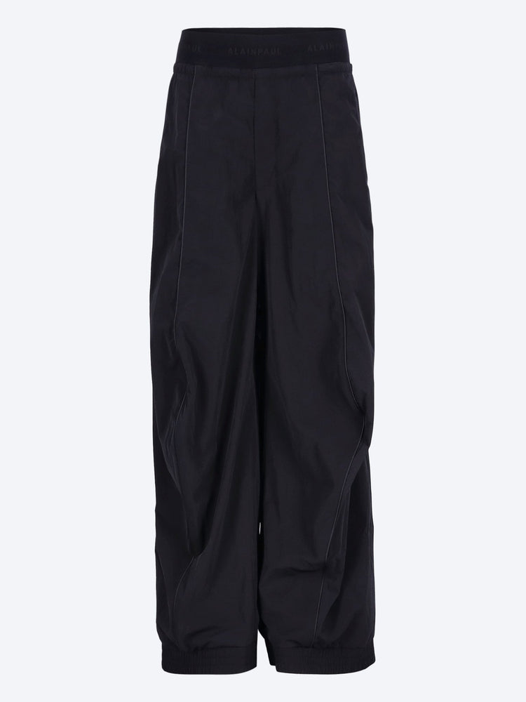 Knee shape trackpants 1