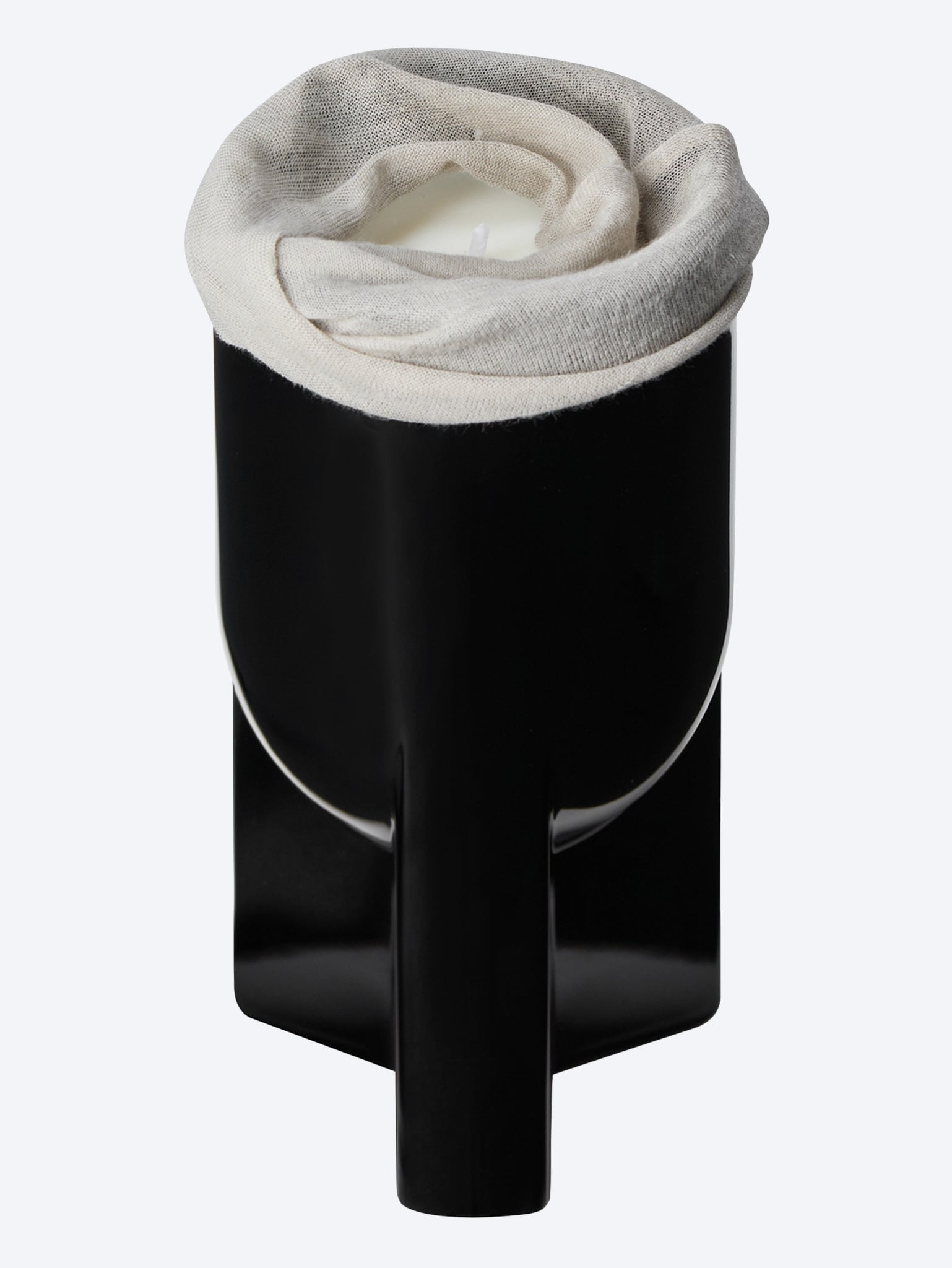 L apparition black scented candle 2