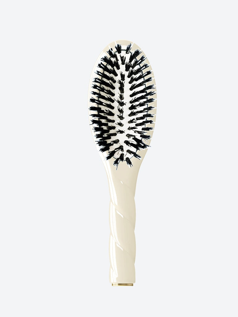 N.02 THE ESSENTIAL BABY BRUSH 1