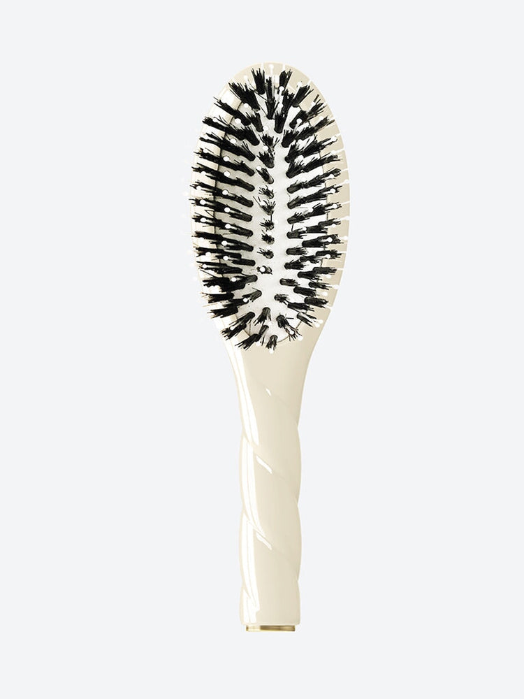 N.03 Le pinceau de bébé doux essentiel 1