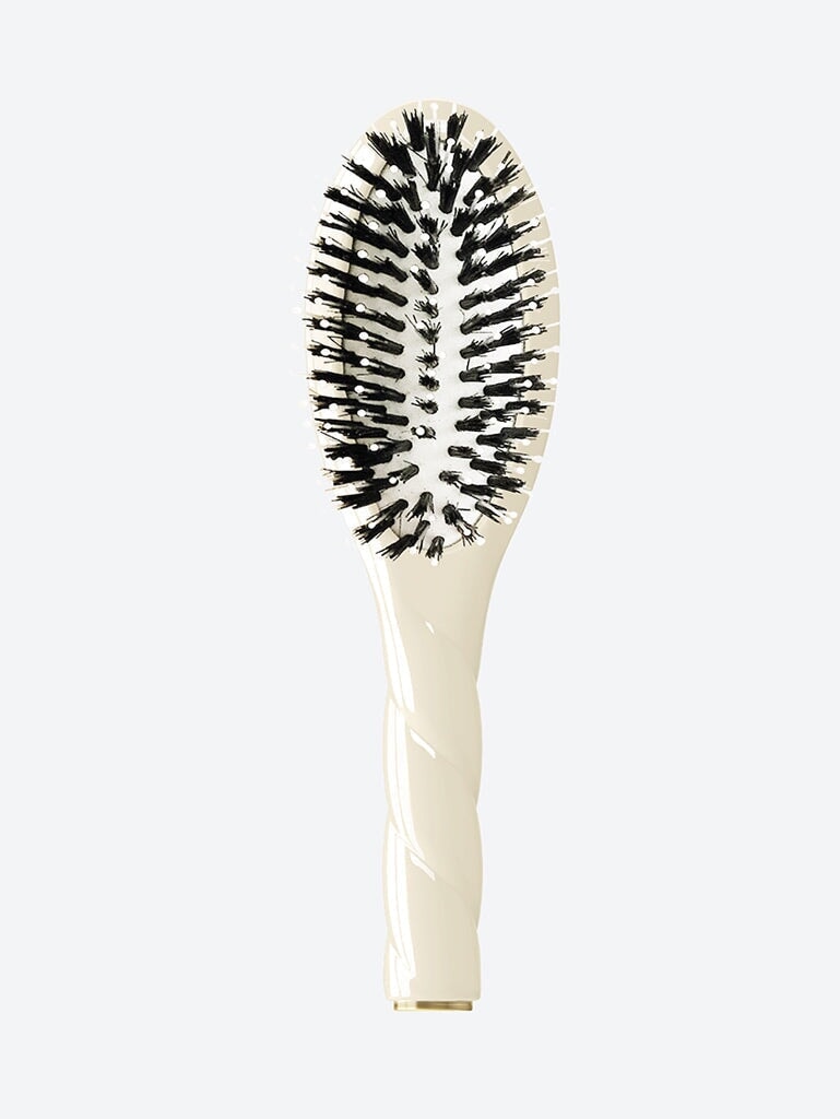 N.03 l'indispensable brosse douce bébé blanc crème 1