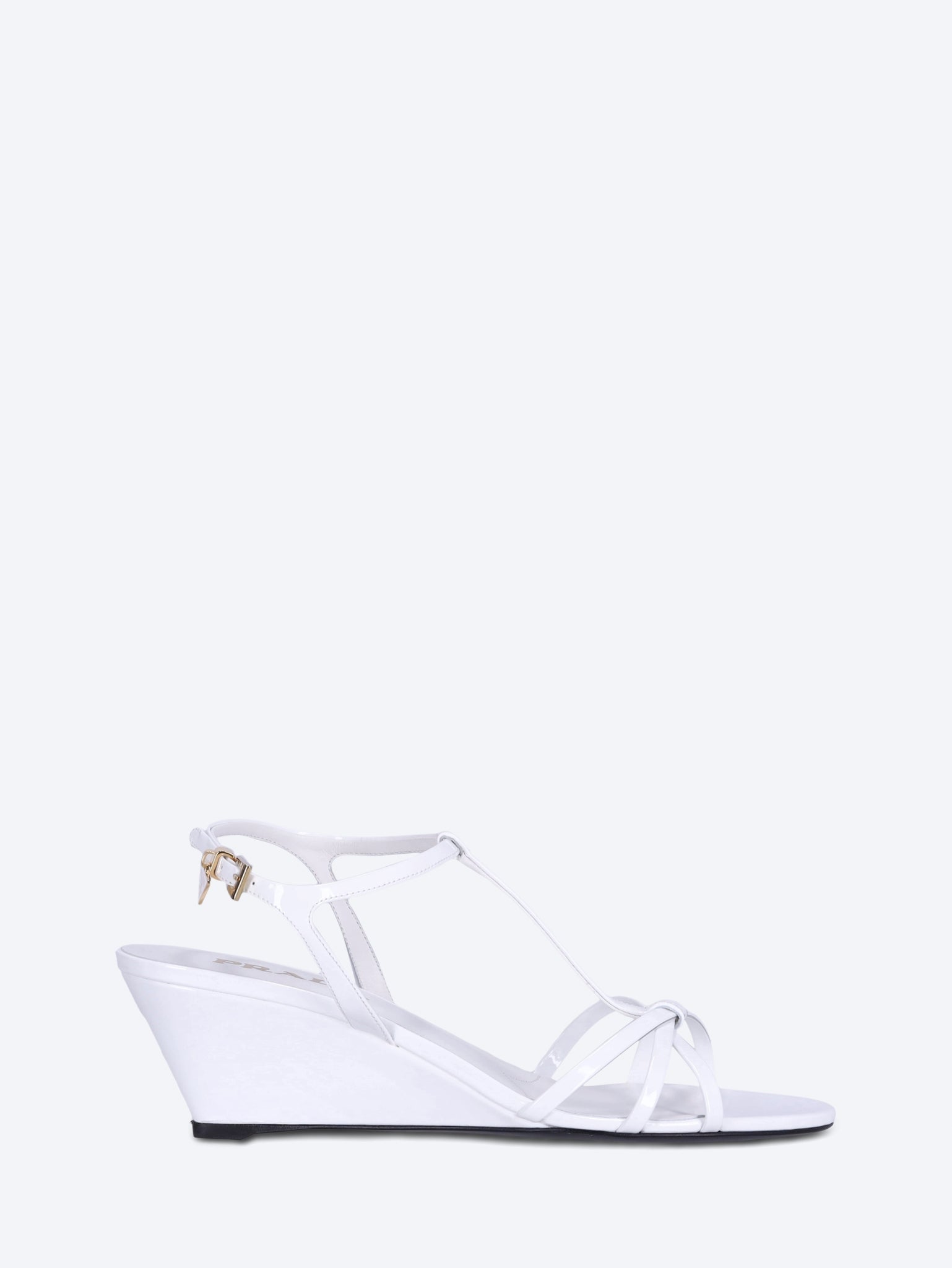 Sandalen aus Lackleder 1