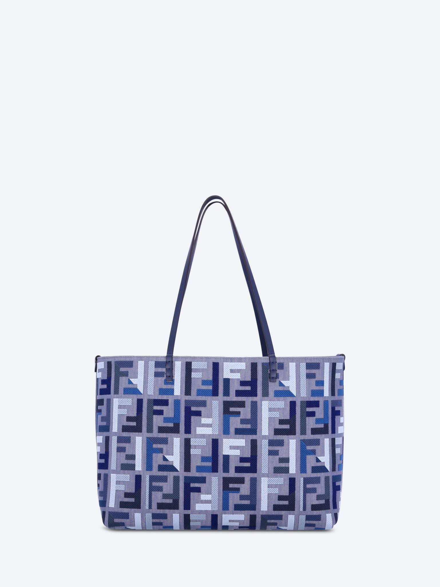 Rouler un grand sac fourre-tout en jean 4