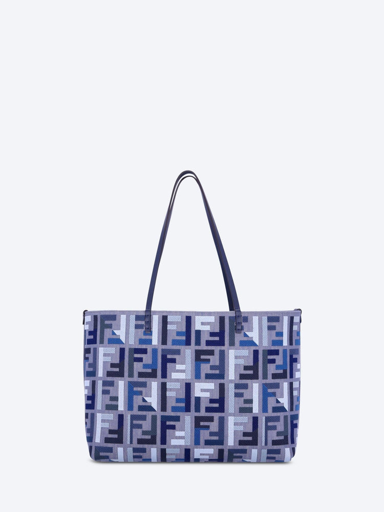 Rouler un grand sac fourre-tout en jean 4