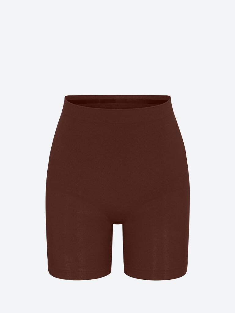 Nahtlos geformte Shorts in der Mitte des Oberschenkels 1