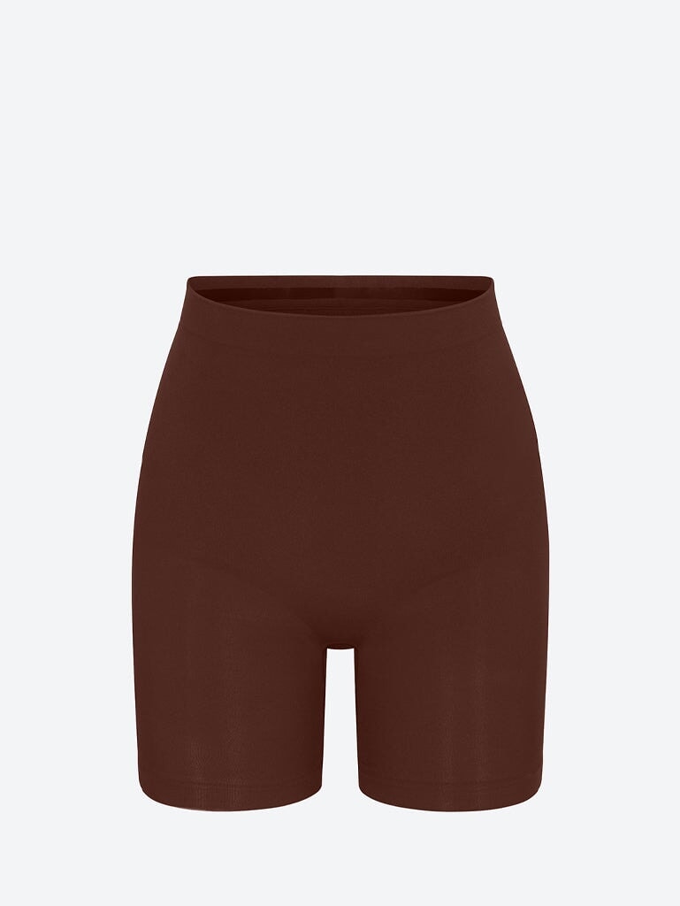 Nahtlos geformte Shorts in der Mitte des Oberschenkels 1