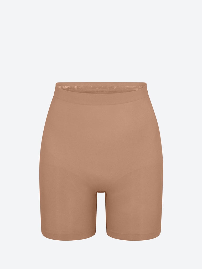 Nahtlos geformte Shorts in der Mitte des Oberschenkels 1