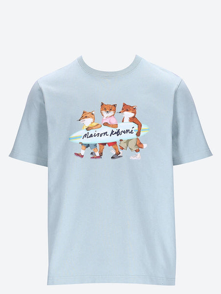 Surfing foxes comfort t-shirt