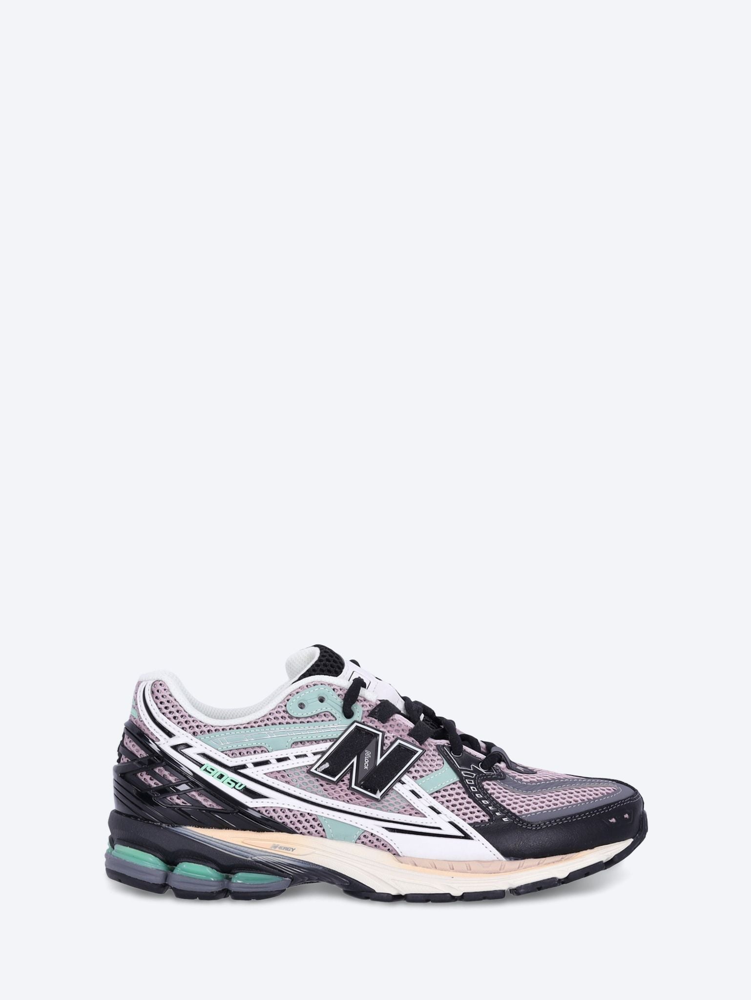 U1906nb sneakers 1