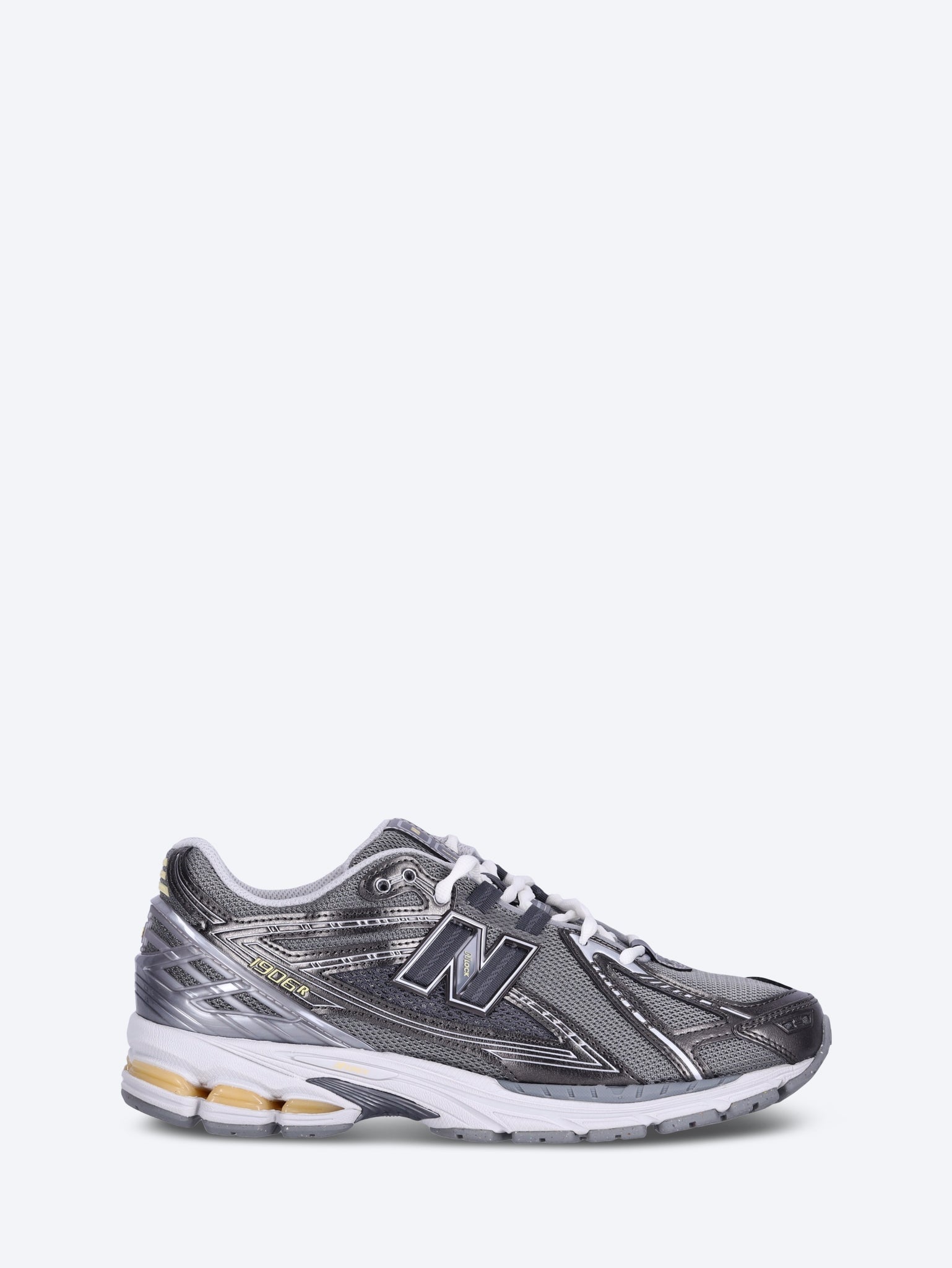 U1906rv1 sneakers 1
