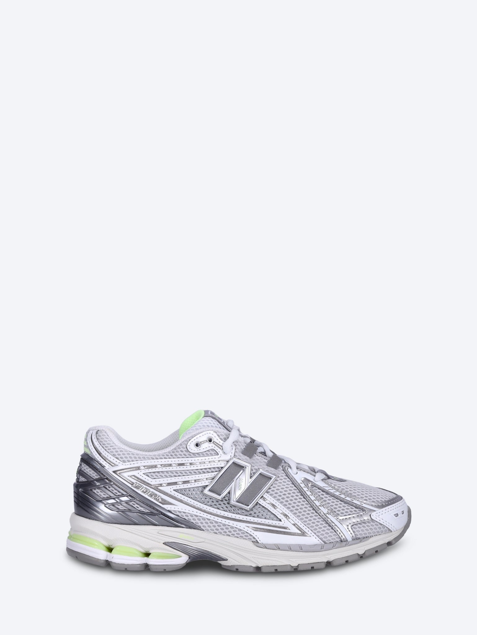 U1906rv1 sneakers 1