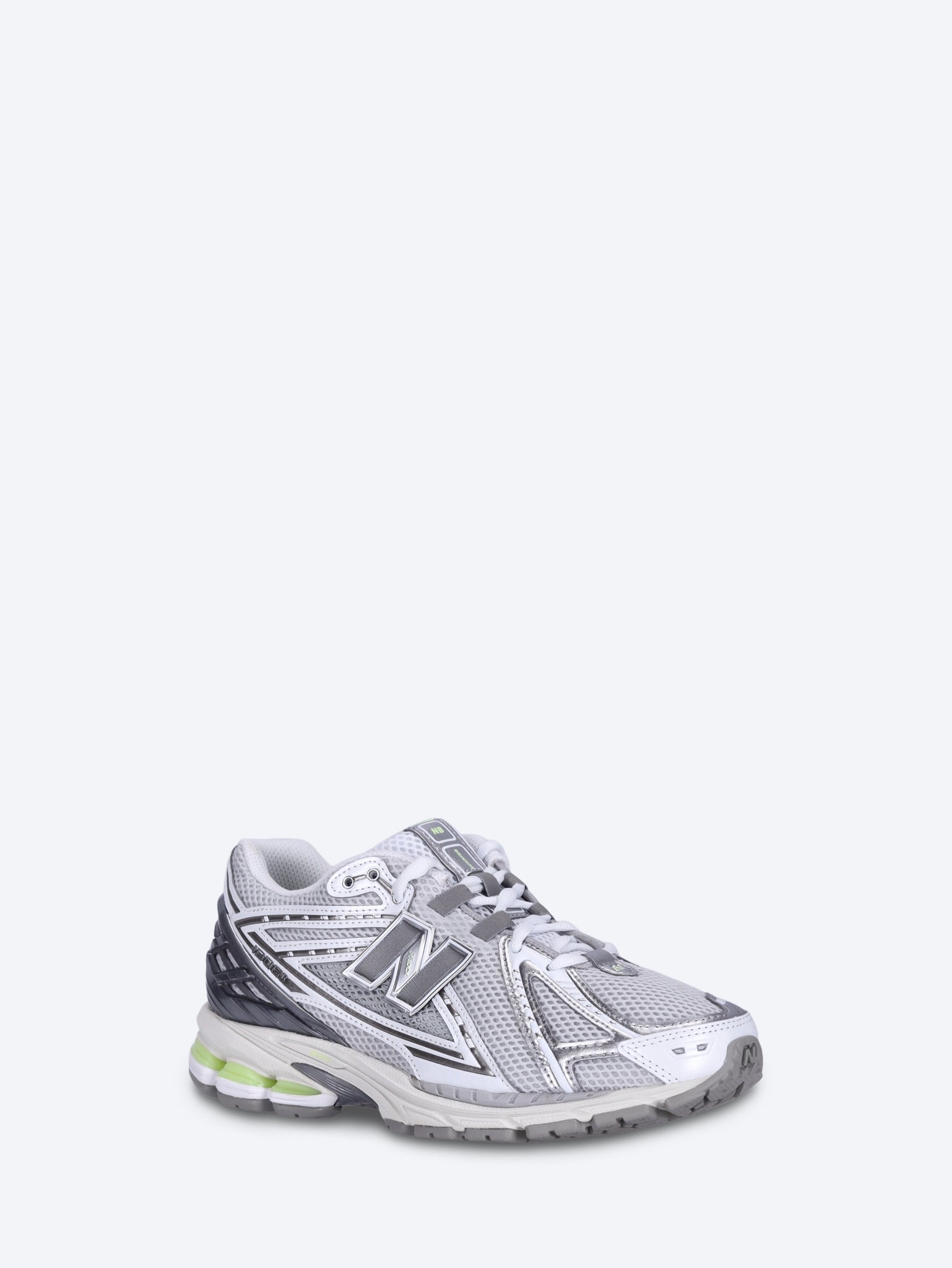 U1906rv1 sneakers 2