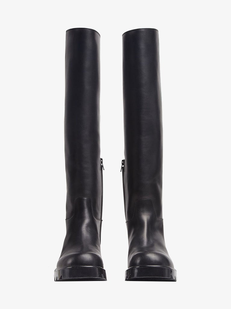 Hohe Kalbslederstiefel mit Strebenstruktur 2