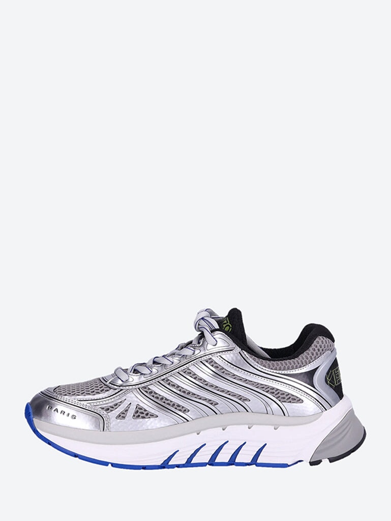 Low top tech runner sneakers 4