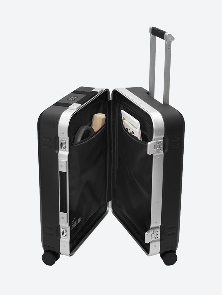 RAMVERK PRO CHECK-IN LUGGAGE MEDIUM BLACK OUT 4