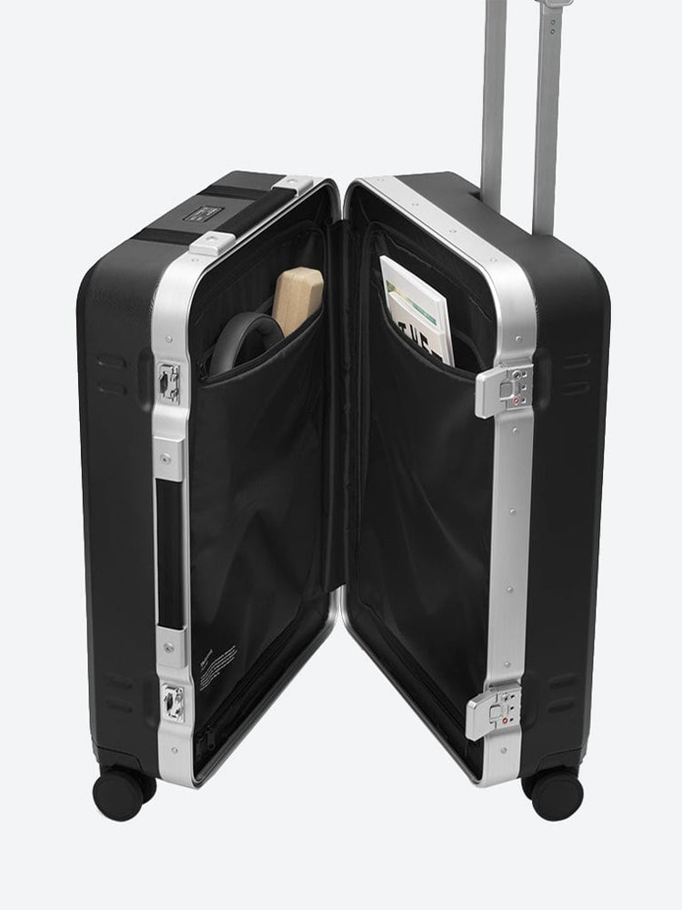 RAMVERK PRO CHECK-IN LUGGAGE MEDIUM SILVER 4