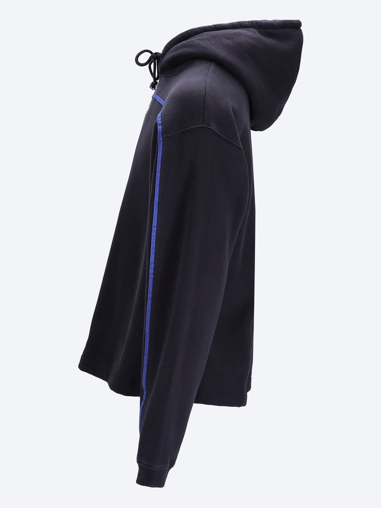 Ovaler Kapuzenpullover 2