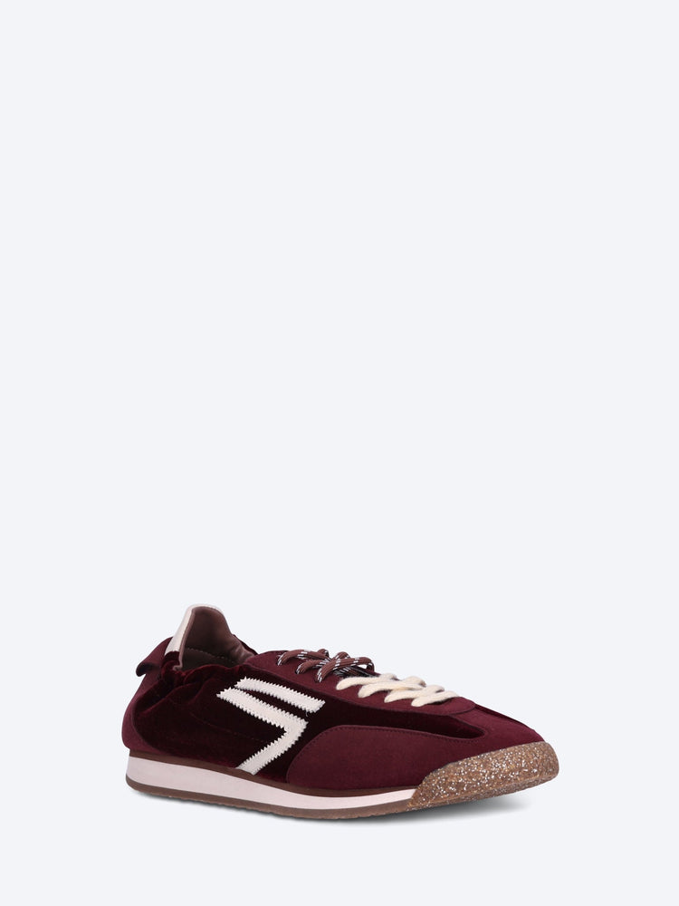 6.02 Panther-Wein-Sneaker 2