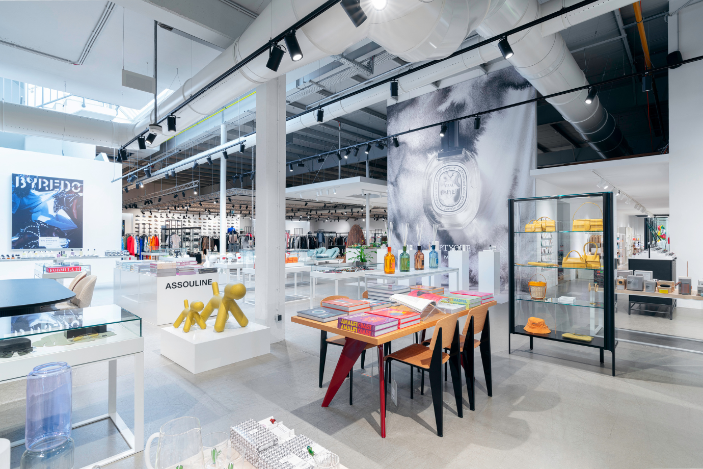 Smets is a Luxury Fashion Retailer in the BeLux market – SMETS