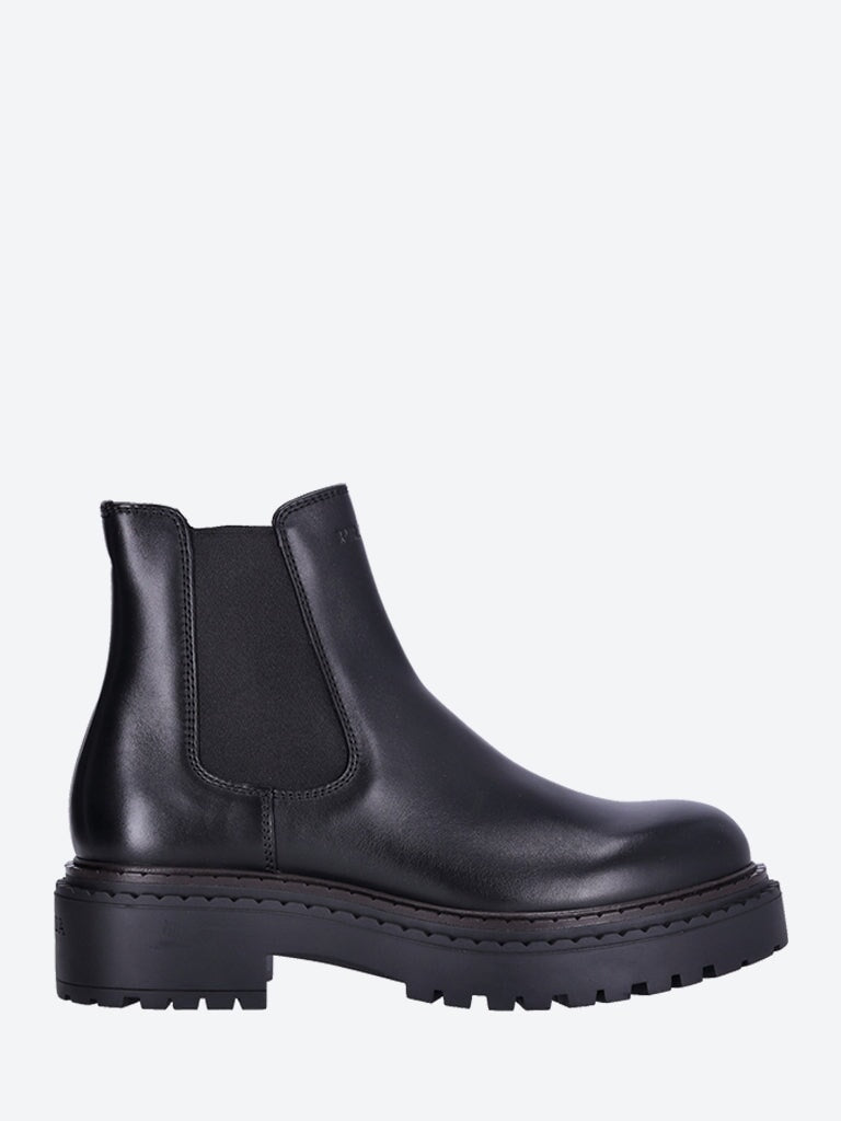 Cuir de bottines 1