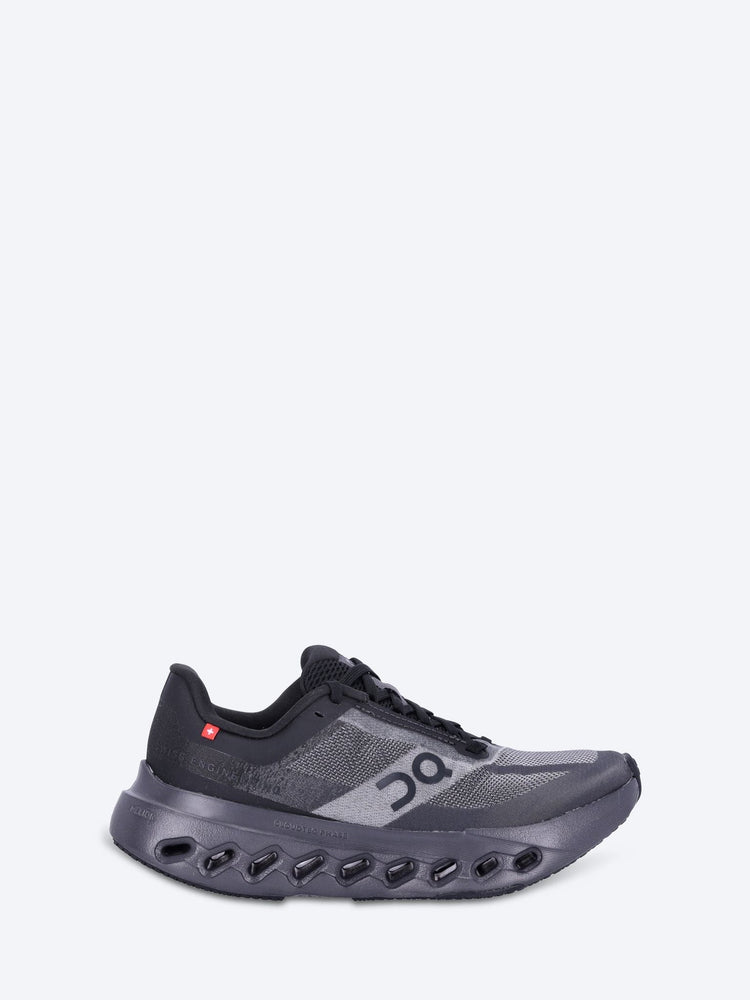 Cloudsurfer Next 1 mit Turnschuhen 1