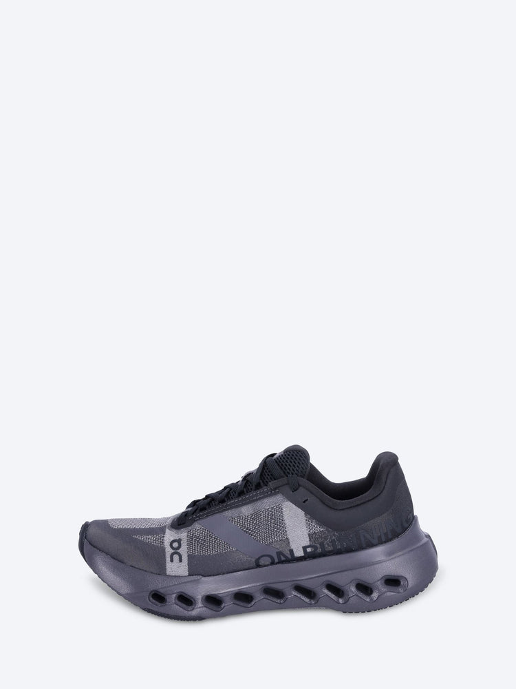 Cloudsurfer Next 1 mit Turnschuhen 4