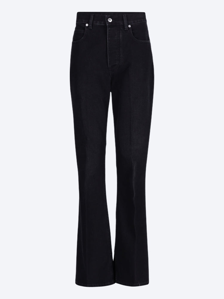 Schlagjeans aus verblasstem schwarzem Denim 1