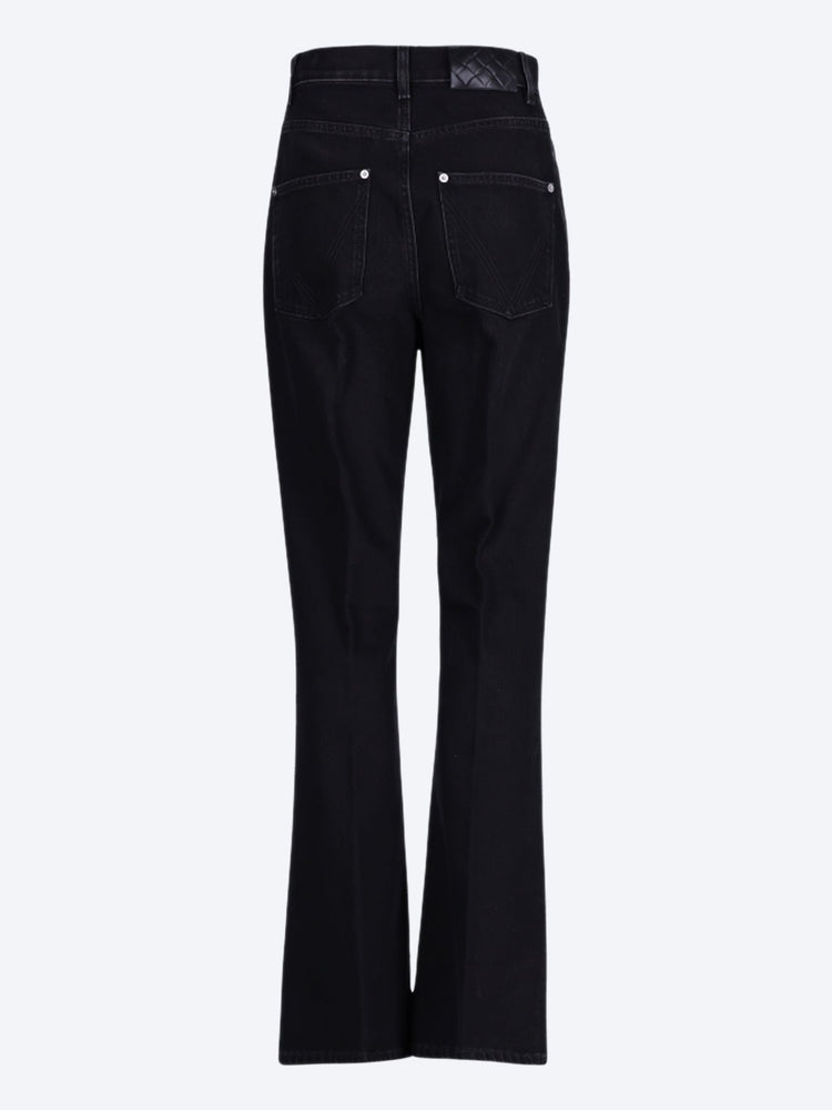 Schlagjeans aus verblasstem schwarzem Denim 2