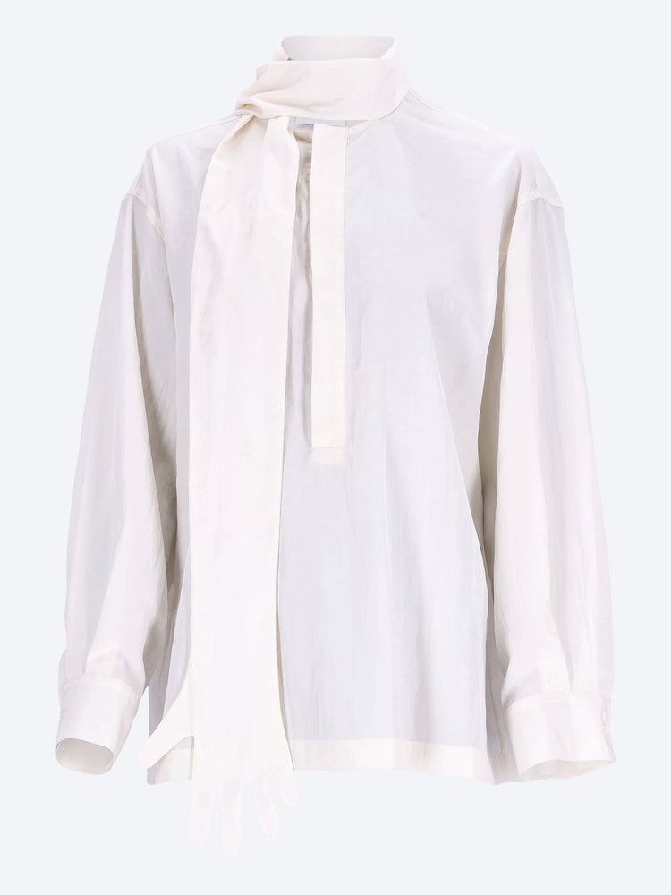Gloves detail shirt 1
