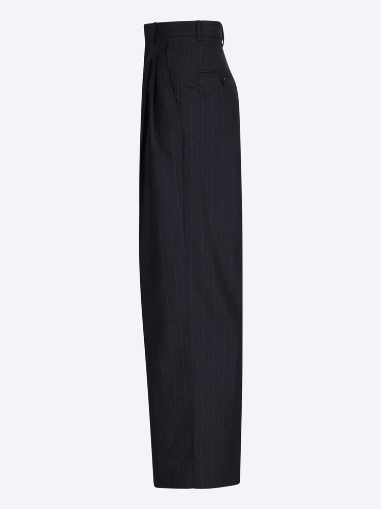 Weite Hose mit hoher Taille und zwei Falten 2