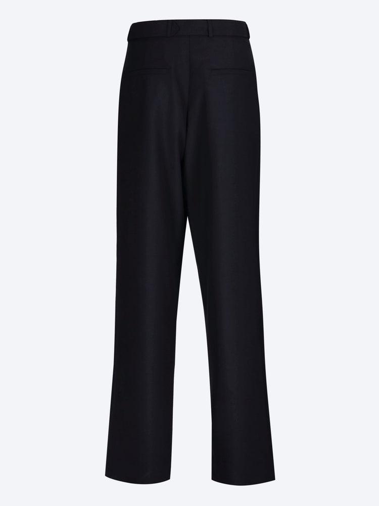 High-waisted pleated pants 3