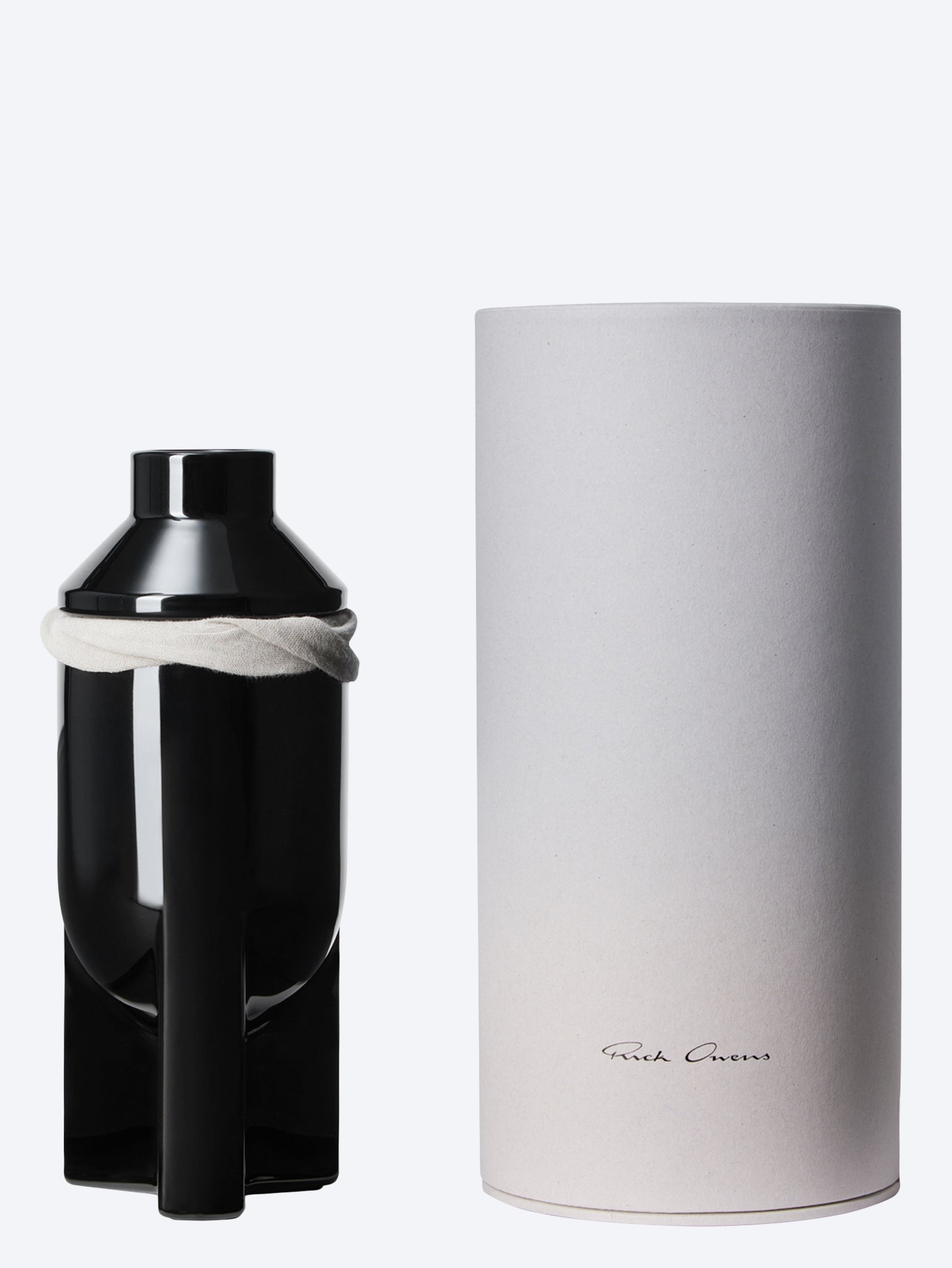 L apparition black scented candle 4