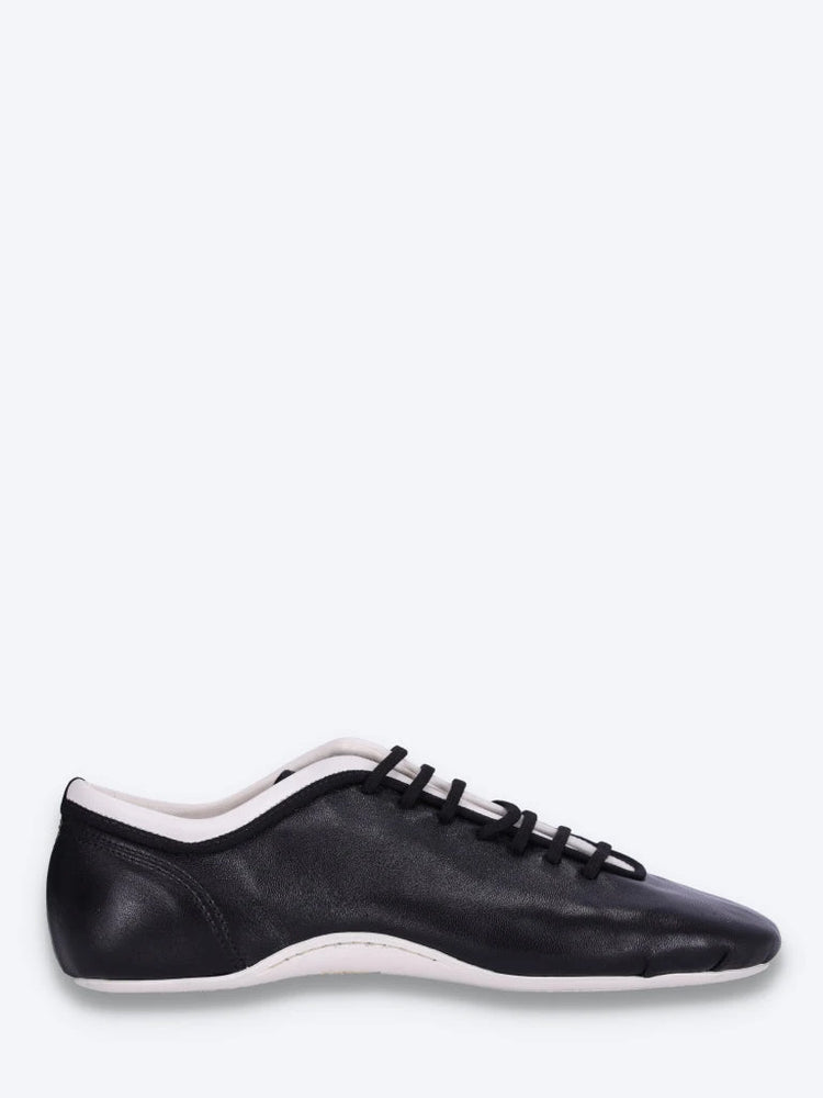 Schnürsneaker 1
