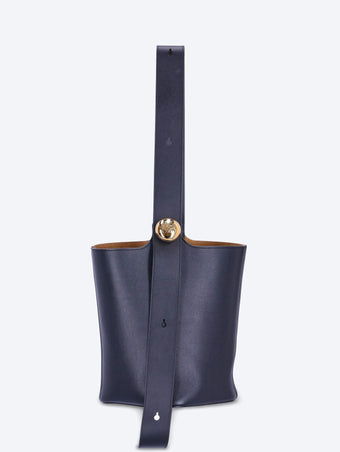 Medium Pebble bucket in smooth calfskin