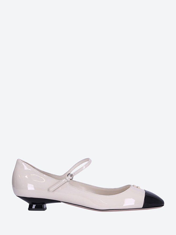 Two-tone patent leather pumps 1
