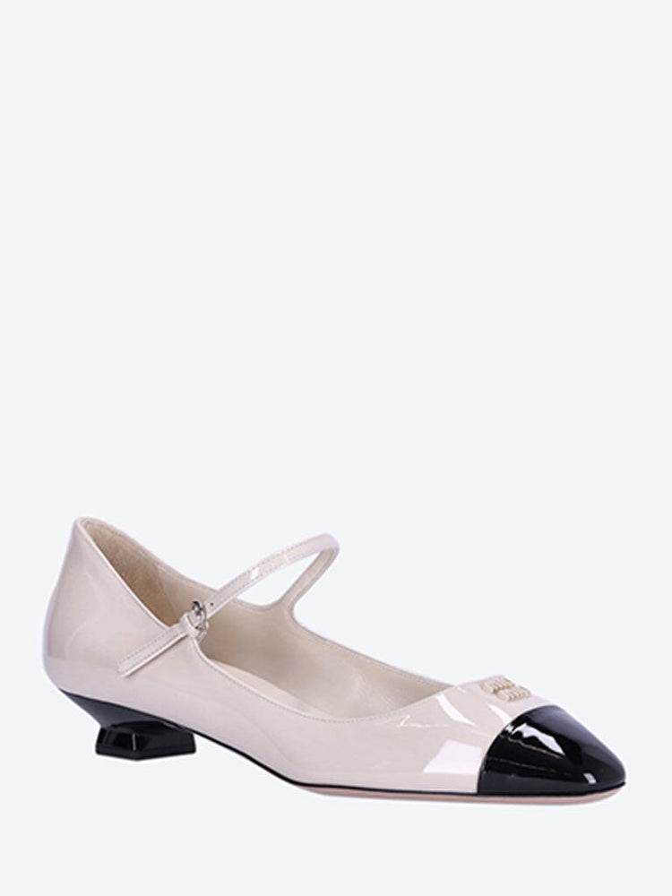 Two-tone patent leather pumps 2