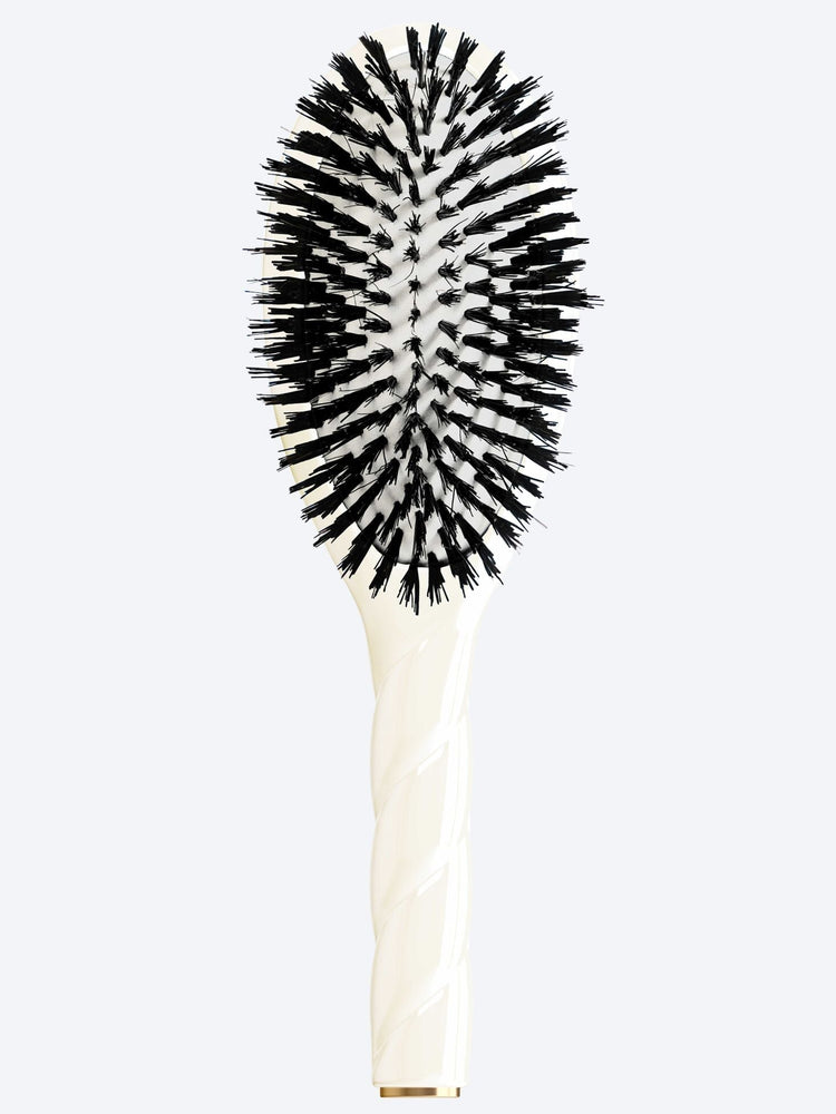 N.01 the universal large brush creamy white 1