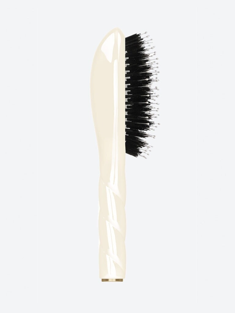 N.03 l'indispensable brosse douce bébé blanc crème 2