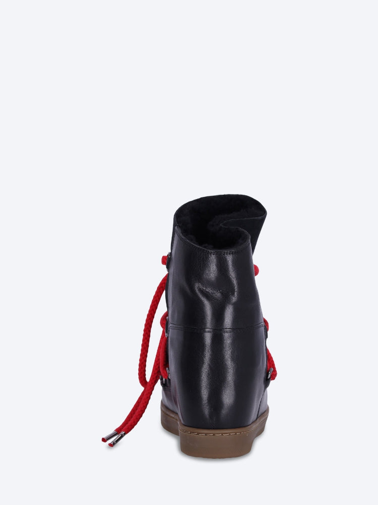 Nowles-Stiefel 5