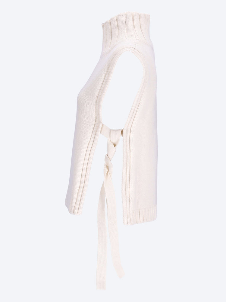 Or turtleneck sleeveless sweater 2